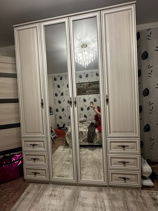 Продам шкаф , очень красивый и богатый