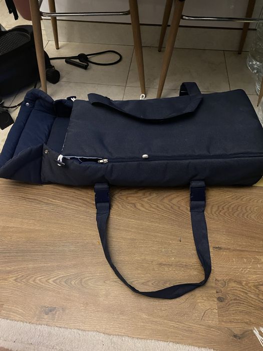 Бебе порт легло ново търно син цвят