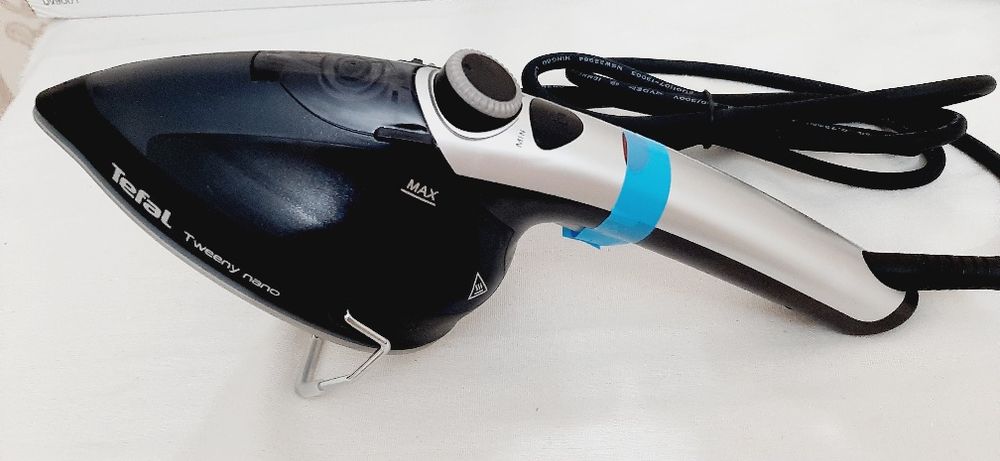 Паровой  утюг  ^