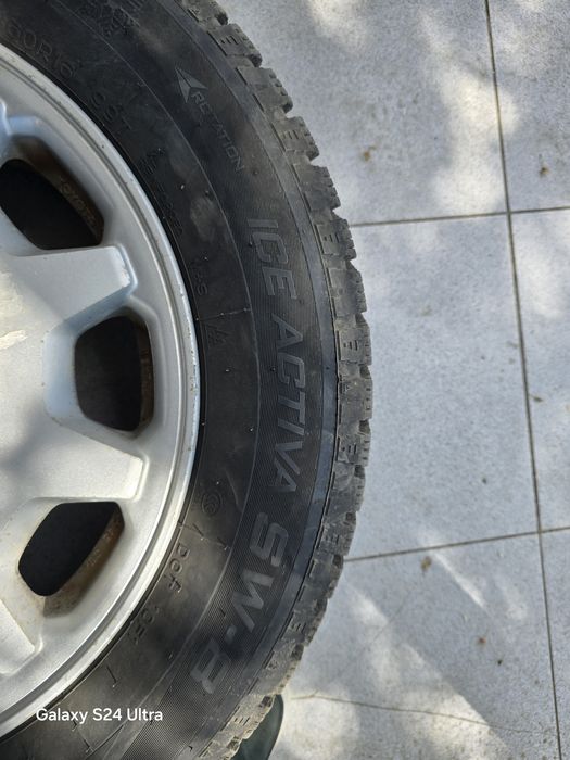 Зимние шины  с дисками R16