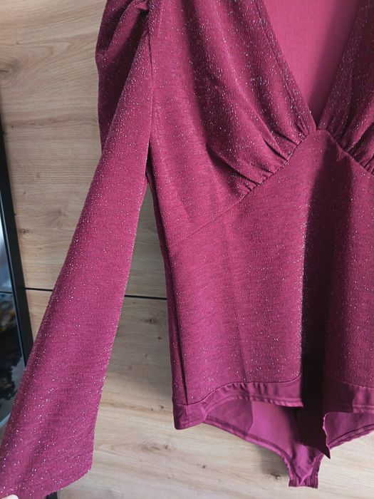 Body elegant mărimea 44-46. Este nou, nu a fost purtat niciodată.