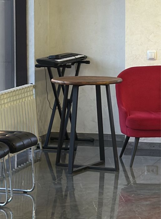 Столик продам лофт