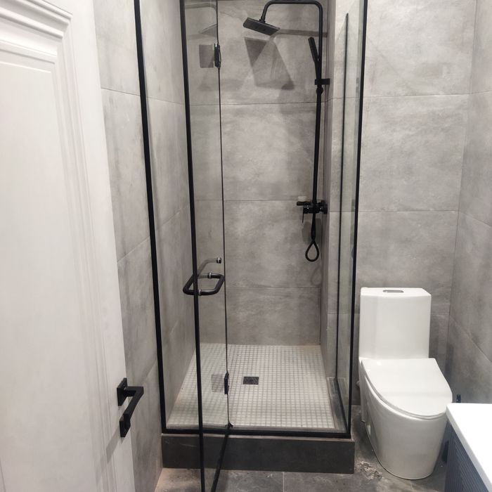 Душ кабина из стекла, перегородки двери