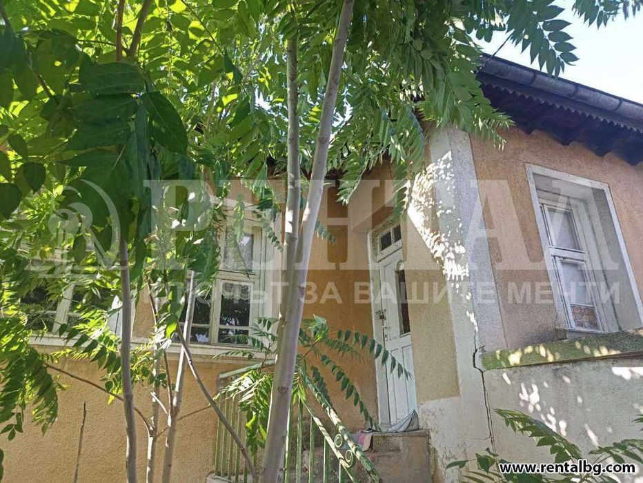 Къща с двор, с. Чоба