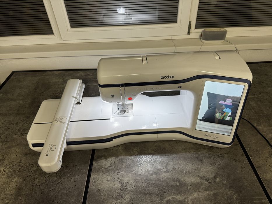 Masina de brodat BROTHER Stellaire innov-is xe1