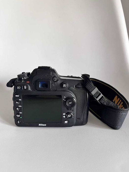 Nikon D7100 si Obiectiv 18-105mm VR doar 12.307 cadre ca nou