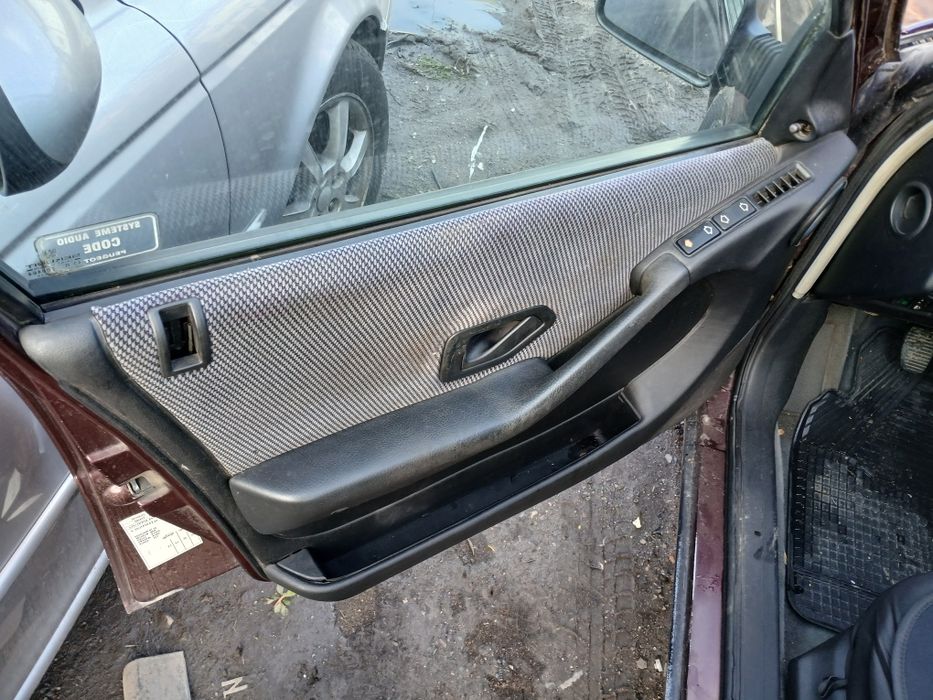 Peugeot 405  1.6i 94g 66kw