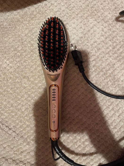 Четка за изправяне на коса