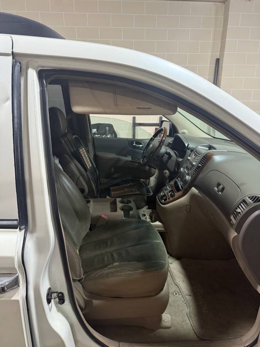 Kia Carnival 2006 va 2007 yil 2 ta bor srochno