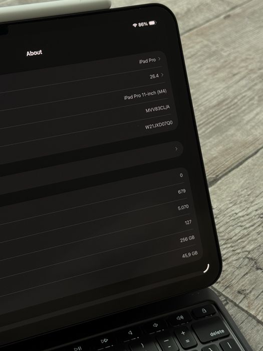 iPad Pro M4 11 256GB 100% Battery + Magic Keyboard + Pencil Pro
