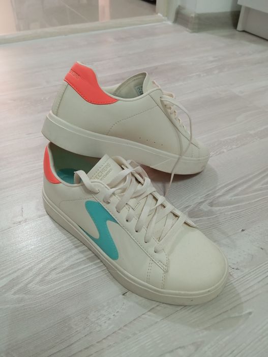 Skechers purtați de doua ori