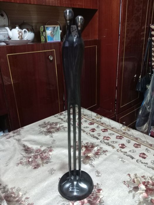 Статуэтка (современное искусство)