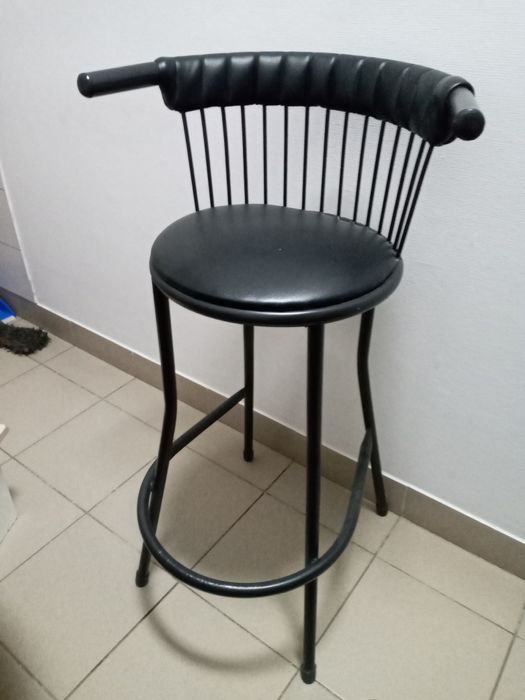 Продам  высокий   стул.