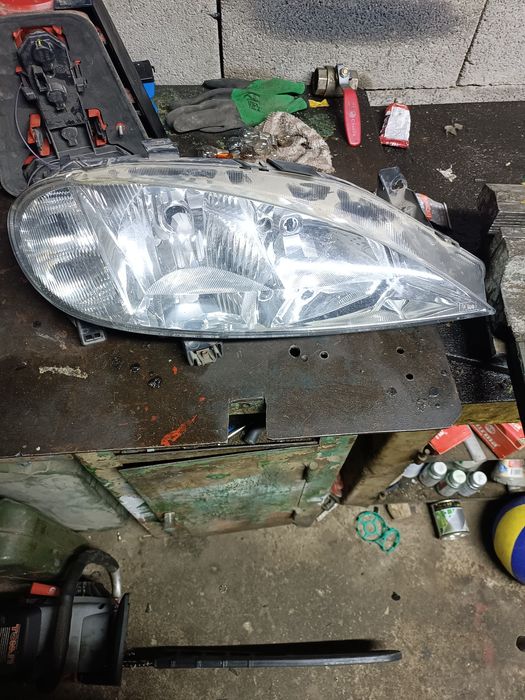 Продам на Рено фары