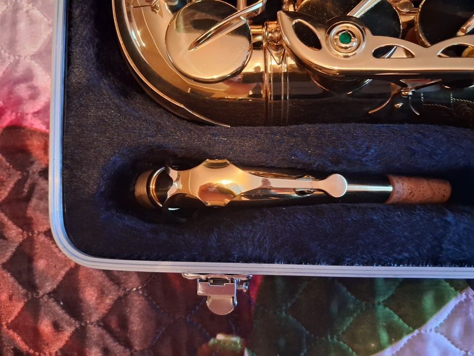 Продам Саксофон новый