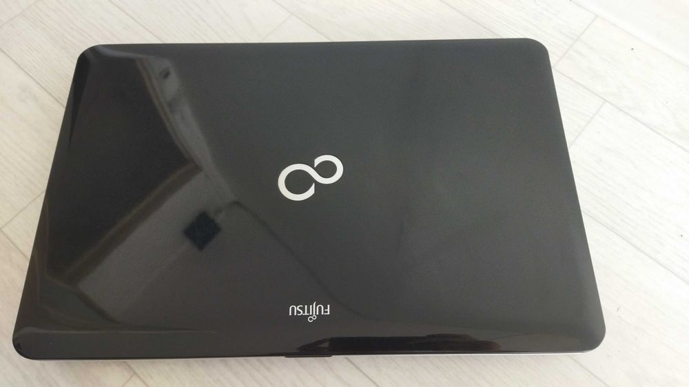 Ноутбук Fujitsu ah532