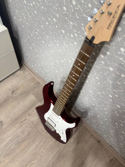 Электрогитара Yamaha Pacifica 012