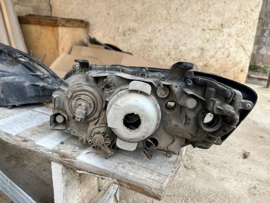 Субару оутбак машинасынын фарасы