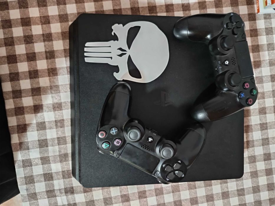 PlayStation 4 1TB 2 joistik nu face că avionul are mentenanță făcută recent