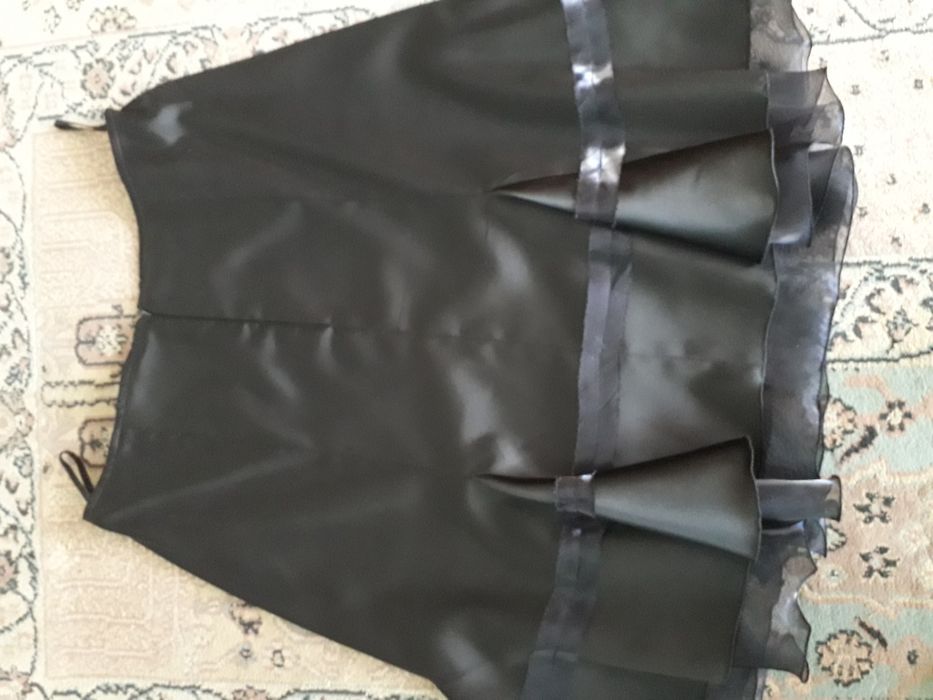 Fusta neagra eleganta