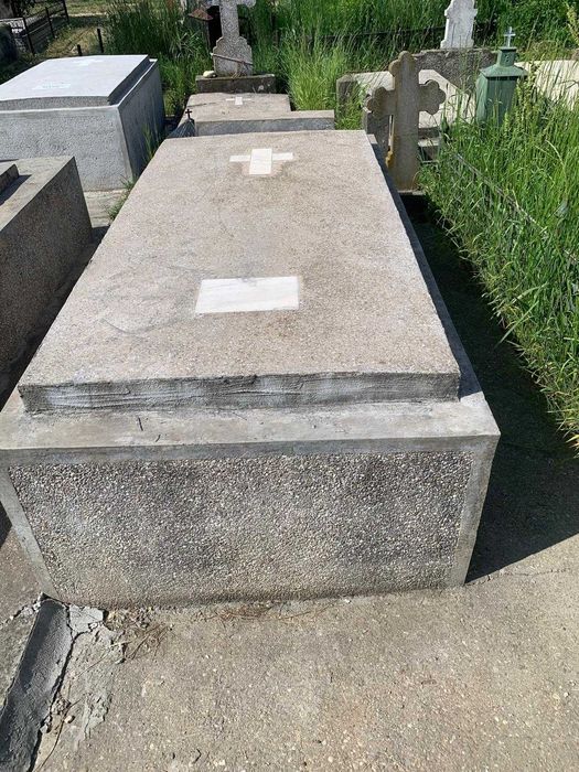 Vând Criptă 2 Locuri - Cimitir Prundu Pitești