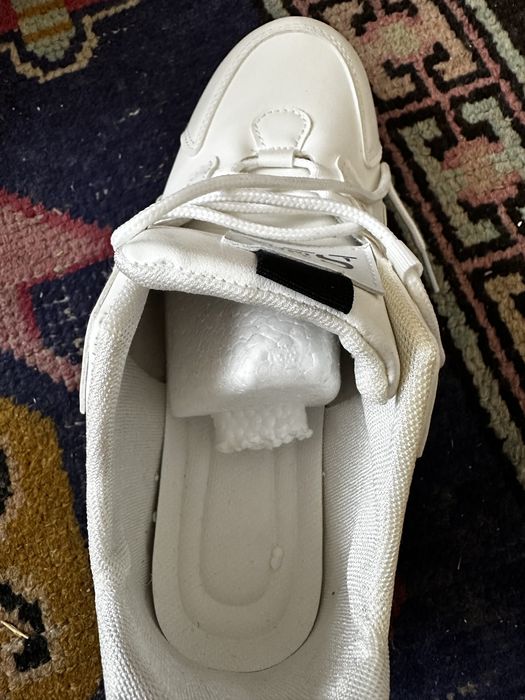 Кросовки новые в упаковке 42-43 размер.