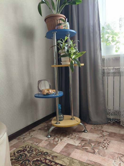 Полка под цветы, книги, игрушки