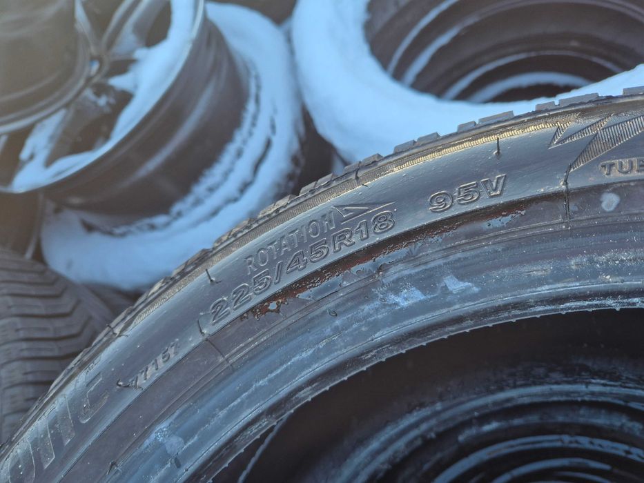 2 Anvelope de IARNA - 225/40/18 - BRIDGESTONE - CA UNELE NOI DOT 2023