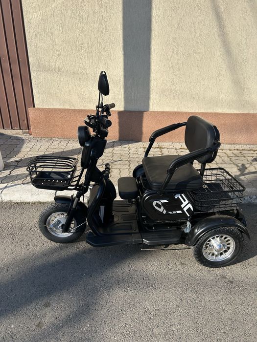 Vand triciclu electric nou