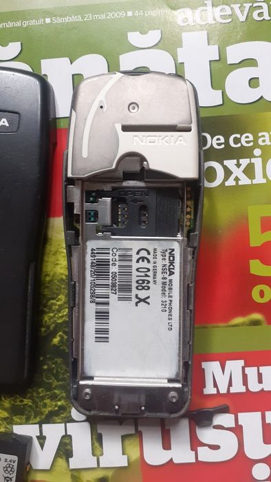 Telefon Nokia 3210 si Ericsson Ga628