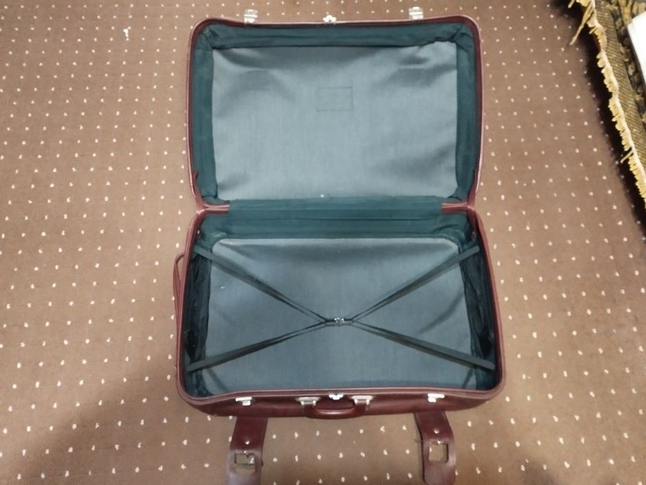 Чемодан Чехословакия кожа б/у