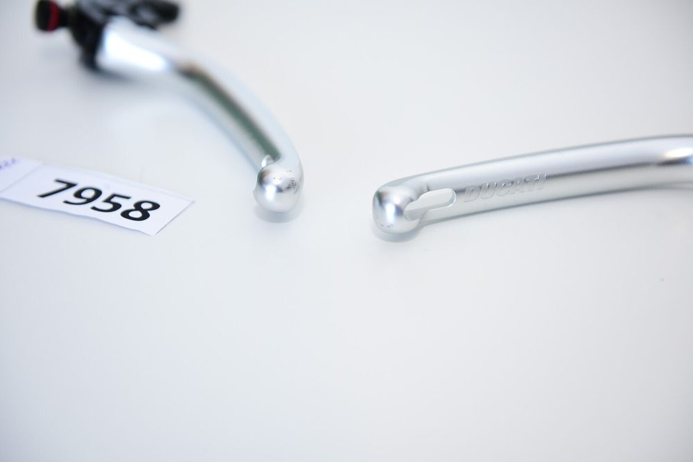 Ducati Scrambler 800 / Monster 821 Genuine Rizoma Manete pliabile