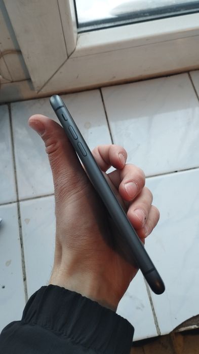 Продам айфон 11 , в отличном состоянии