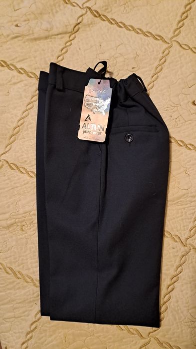 Продам школьные брюки на мальчика