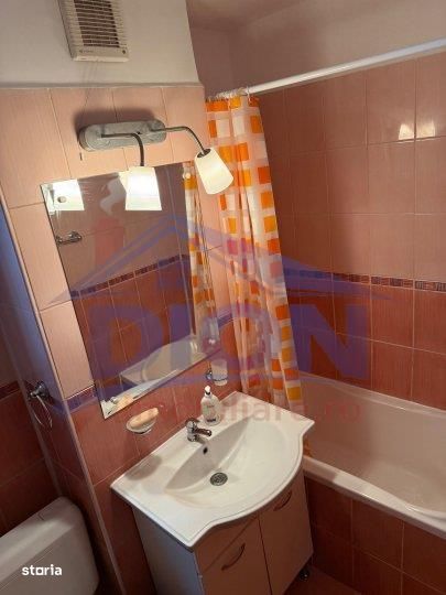 Garsoniera Bloc Mixt, Mall  Vitan