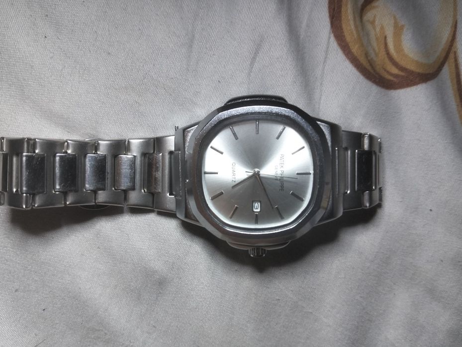 Кварцевскые часы