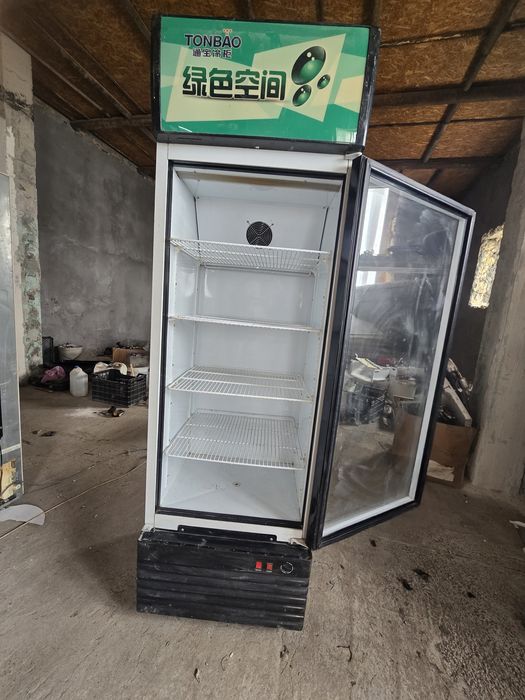 Витрина холодильник продам