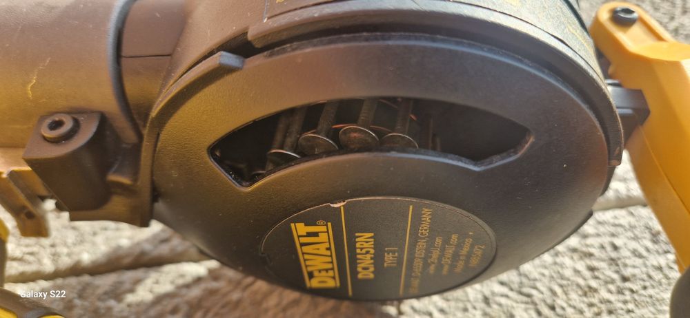 Dewalt pistol de cuie pentru sindrila