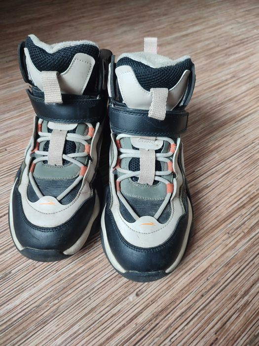 Продам кроссовки демисезонные 37 размер