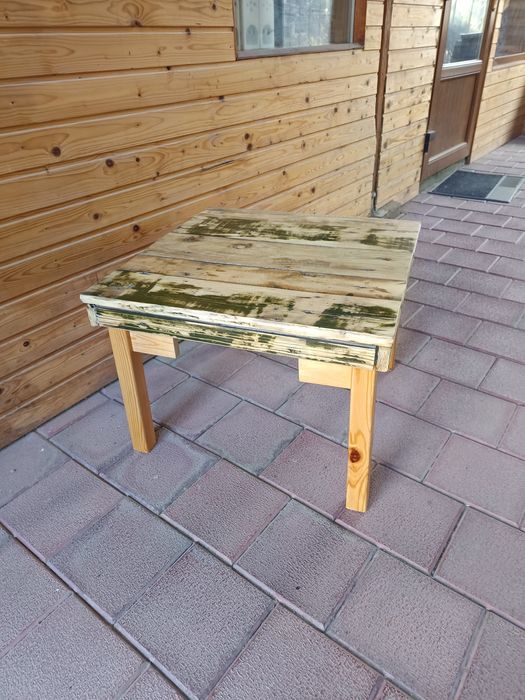 Masa cafea pictata si cu blat lemn recuperat