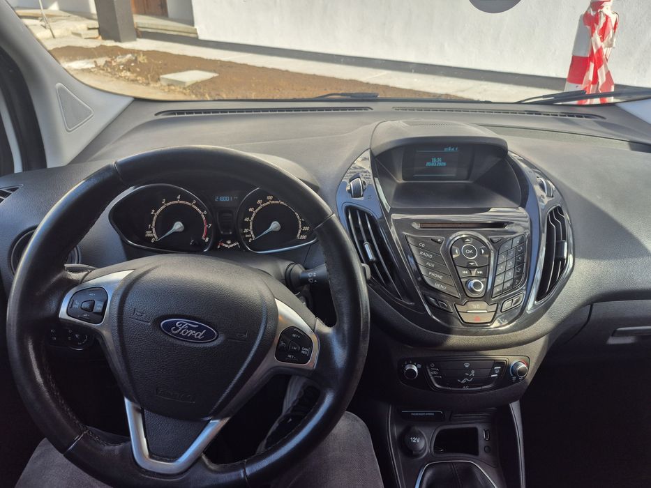 Vând  Ford  Turneo Curier, an 2017