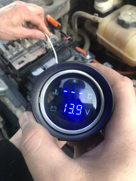 Датчик температуры двигателя и заряда аккумулятора