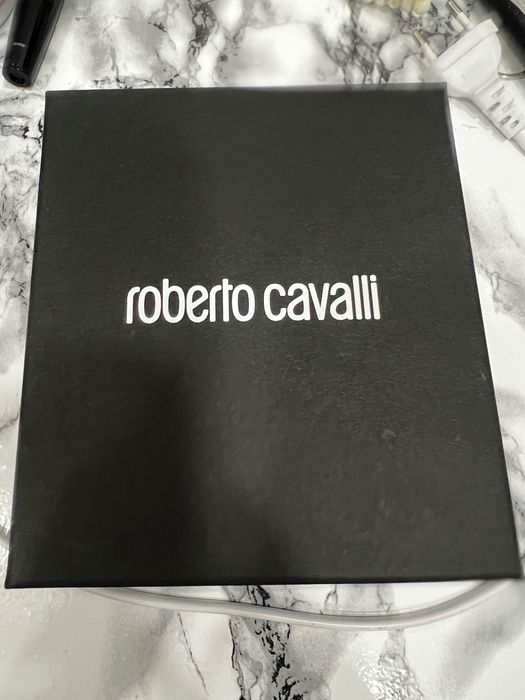 Дамски нежен часовник на Roberto cavali