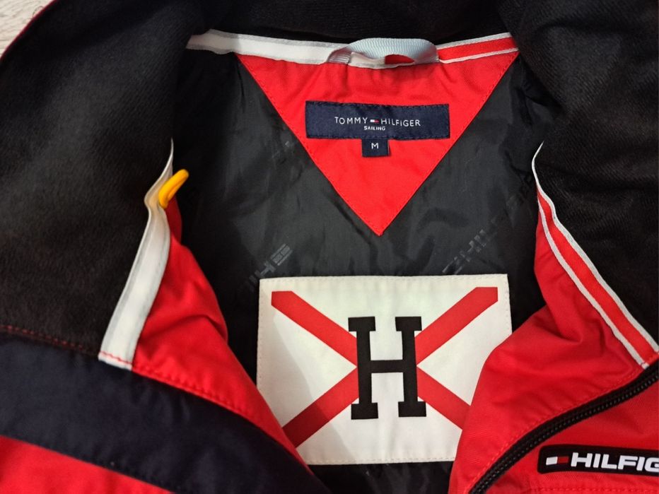 Tommy Hilfiger-Ориг. яке Ново!!!