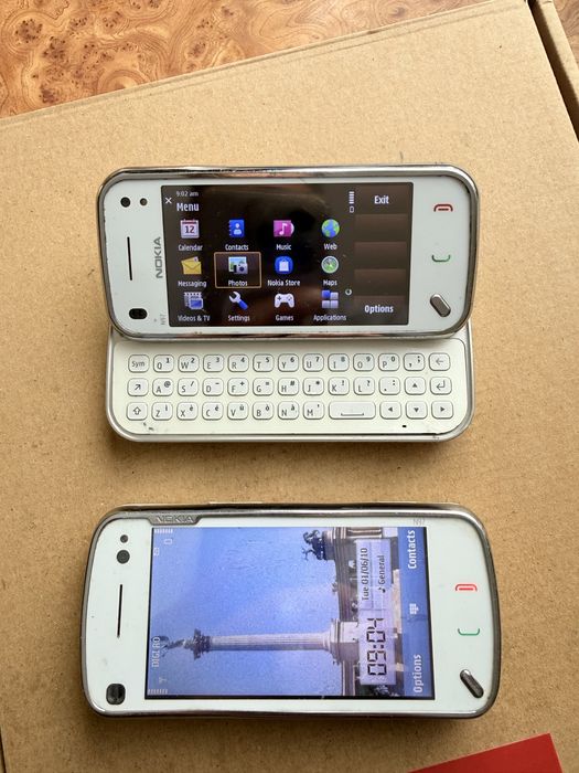 Vand Nokia N97 În stare bună decodat cu baterie în stare nouă originală și căști incluse