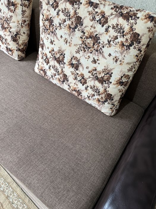 Диван                     .