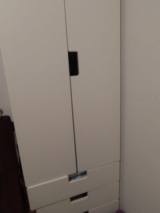 Doua dulapuri IKEA in stare perfecta, cu trei rafturi si trei sertare