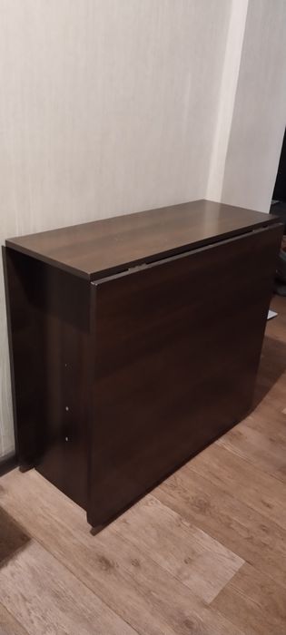 Стол книжка в отличном состоянии.