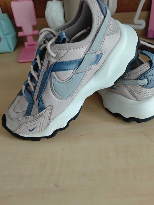 Маратонки NIKE,номер 35,5