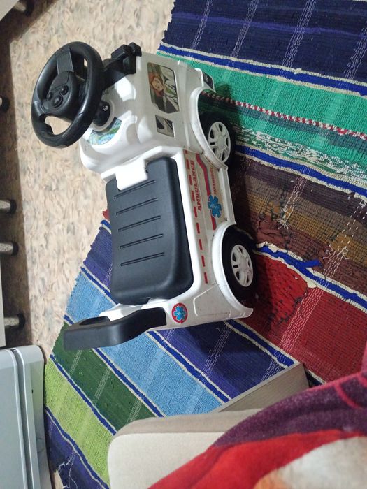 Продам детскую машинку